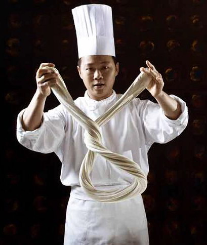Kínai kézi nyújtású tészta, Forrás: twistedsifter.com