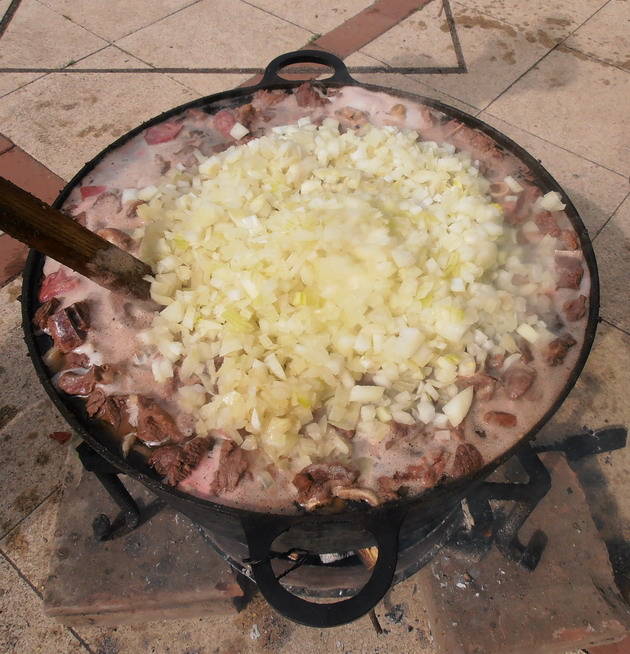 Birkapörkölt Fotó: csíki Sándor P6090040