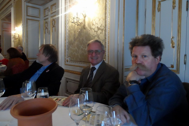 Az asztalnál Dékány Tibor, Kosárka József és Viniczai Sándor 2014 03 011