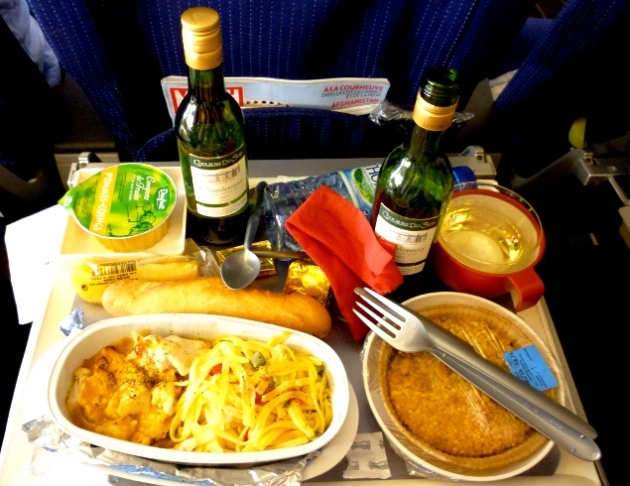 so-this-is-why-airline-food-tastes-so-bad