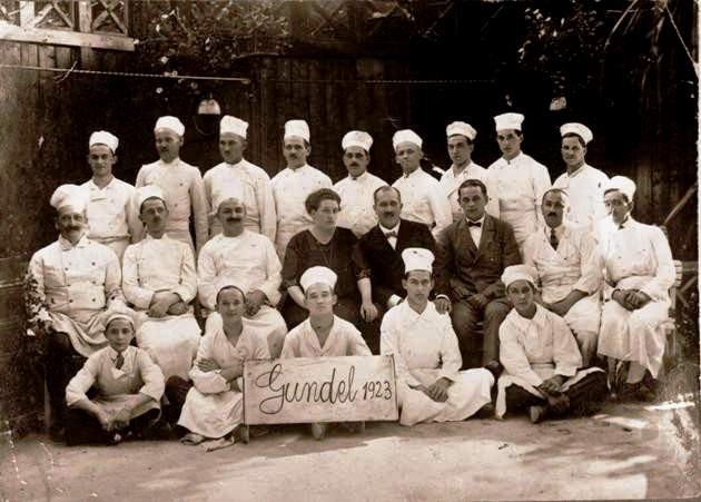 Gundel Károly és felesége szakácsok körében (1923)