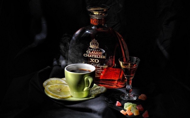 Konyak és kávé (Forrás: goodfon.xyz)