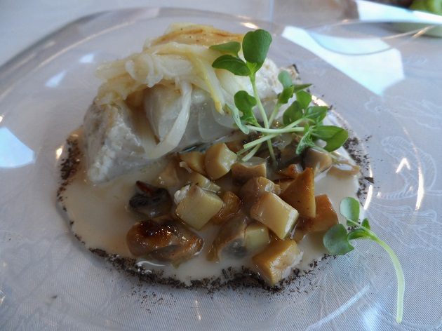 Ombrina - Árnyékhal filé soave bormártással, csiperkével, fehér spárgàval. Gianni Annoni étele. 