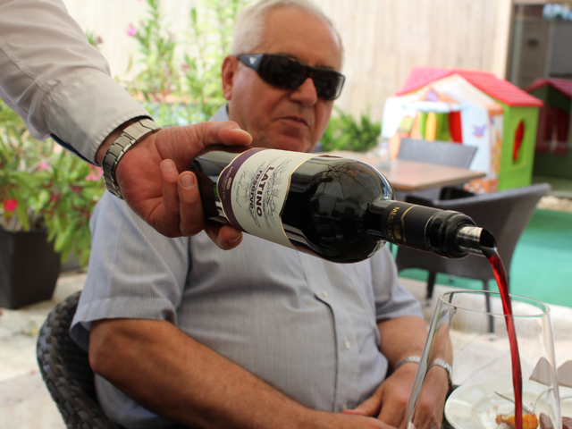 Mészáros Pál (69) és a Latino nevű Malbec bora