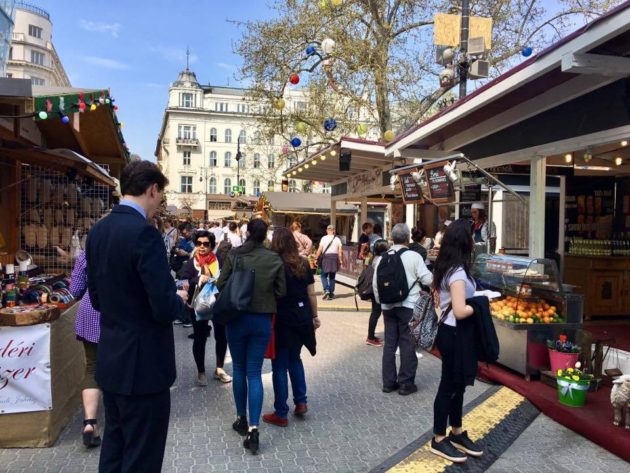 Budapesti Tavaszi Vásár és Forgatag a Vörösmarty téren 