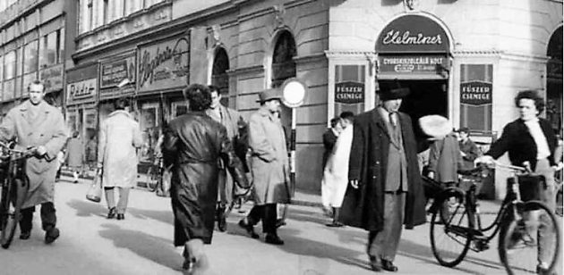 Élelmiszer bolt a Kárász és a Kölcsey utca sarkán, (Szeged, 1950-es évek)